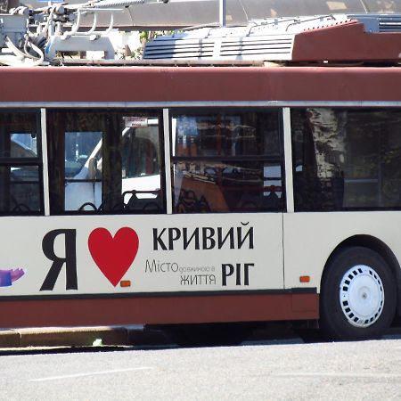 Однокімнатні Апартаменти Повністю Krivoy Rog Luaran gambar